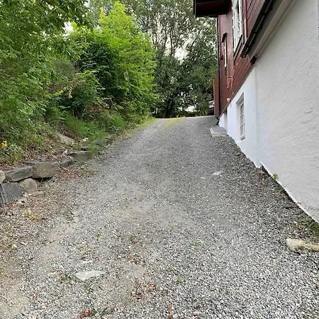 Moderne Og Fullt Utstyrt 3-rom Hageleilighet Sentrum Naer Lägenhet *