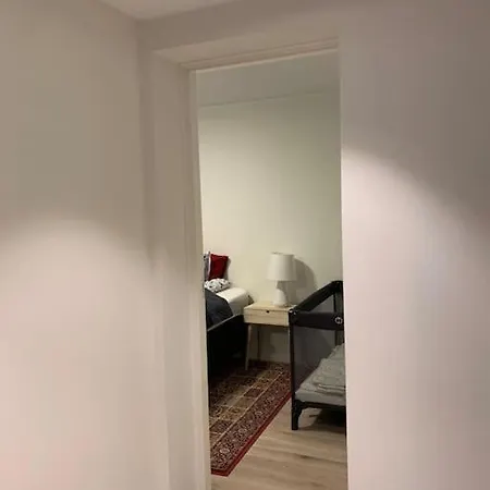 Moderne Og Fullt Utstyrt 3-rom Hageleilighet Sentrum Naer ベルゲン