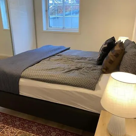Moderne Og Fullt Utstyrt 3-rom Hageleilighet Sentrum Naer Appartement