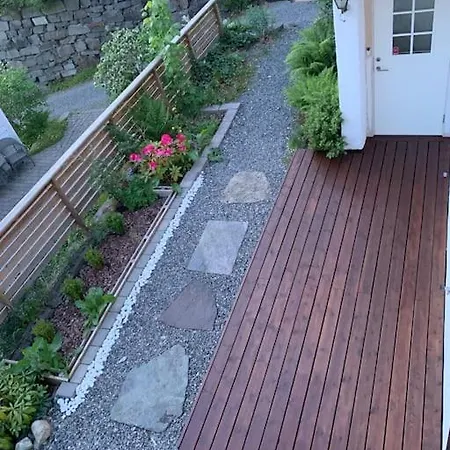 Lägenhet Moderne Og Fullt Utstyrt 3-rom Hageleilighet Sentrum Naer *