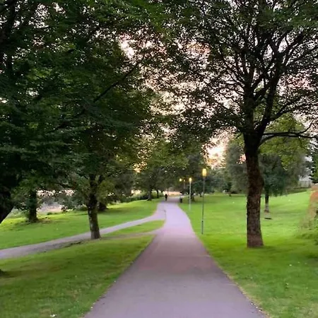 Moderne Og Fullt Utstyrt 3-rom Hageleilighet Sentrum Naer Lägenhet *