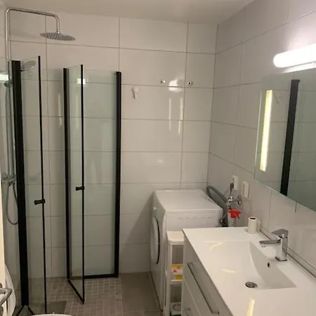 アパート Moderne Og Fullt Utstyrt 3-rom Hageleilighet Sentrum Naer *