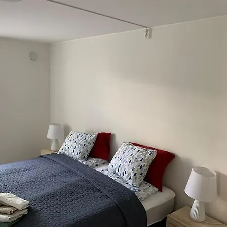 Moderne Og Fullt Utstyrt 3-rom Hageleilighet Sentrum Naer アパート