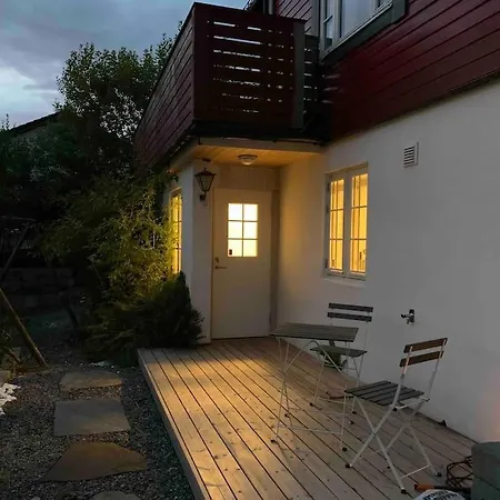 Moderne Og Fullt Utstyrt 3-rom Hageleilighet Sentrum Naer Lägenhet *