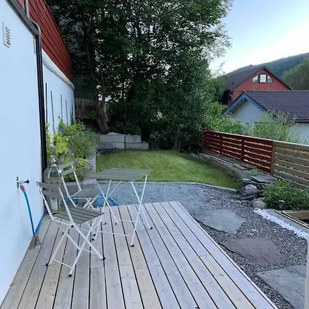 Moderne Og Fullt Utstyrt 3-rom Hageleilighet Sentrum Naer ベルゲン