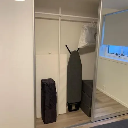 Moderne Og Fullt Utstyrt 3-rom Hageleilighet Sentrum Naer アパート