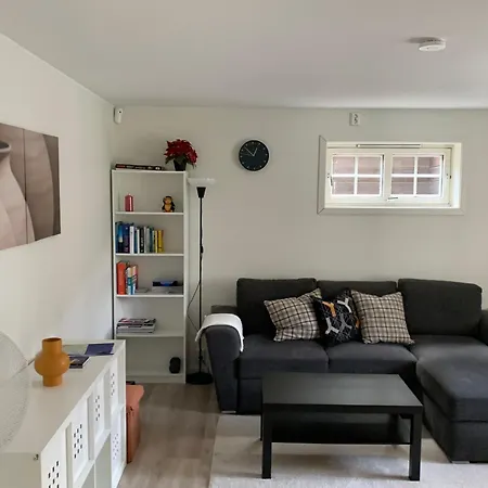 Moderne Og Fullt Utstyrt 3-rom Hageleilighet Sentrum Naer *