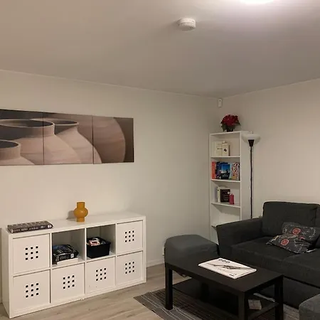 アパート Moderne Og Fullt Utstyrt 3-rom Hageleilighet Sentrum Naer *