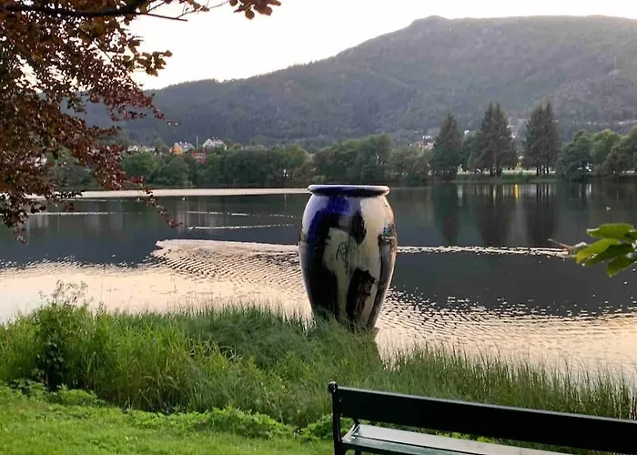 Moderne Og Fullt Utstyrt 3-rom Hageleilighet Sentrum Naer *