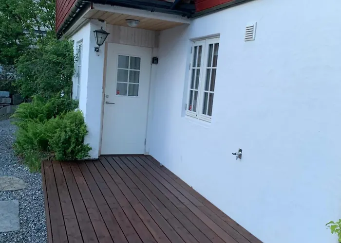 Moderne Og Fullt Utstyrt 3-rom Hageleilighet Sentrum Naer Bergen