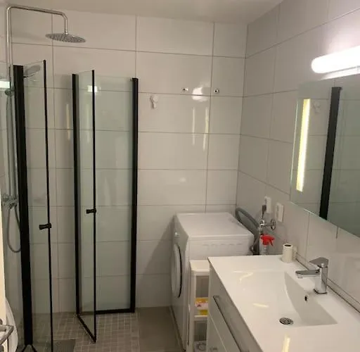 Apartment Moderne Og Fullt Utstyrt 3-rom Hageleilighet Sentrum Naer *