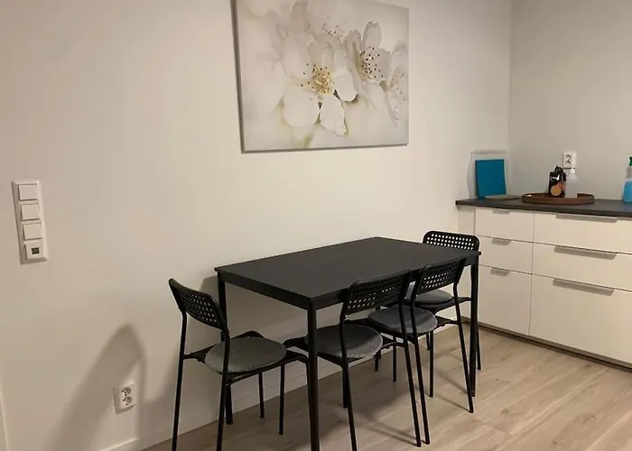 Moderne Og Fullt Utstyrt 3-rom Hageleilighet Sentrum Naer