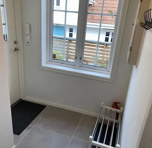 Apartment Moderne Og Fullt Utstyrt 3-rom Hageleilighet Sentrum Naer