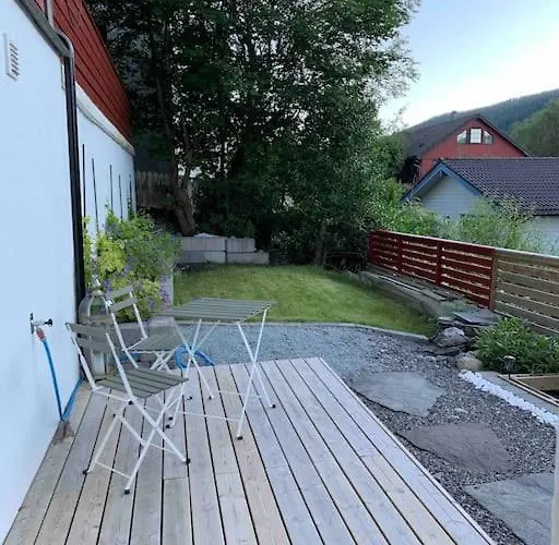 Moderne Og Fullt Utstyrt 3-rom Hageleilighet Sentrum Naer Bergen