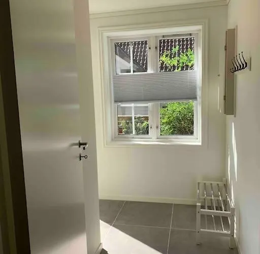 Moderne Og Fullt Utstyrt 3-rom Hageleilighet Sentrum Naer Bergen