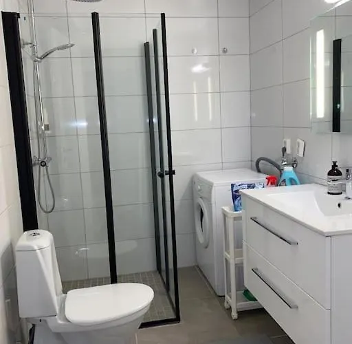 Moderne Og Fullt Utstyrt 3-rom Hageleilighet Sentrum Naer *