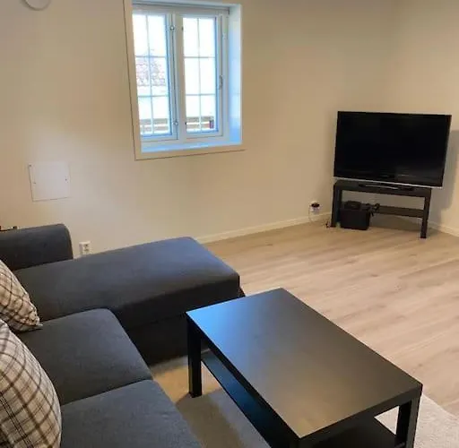 Moderne Og Fullt Utstyrt 3-rom Hageleilighet Sentrum Naer Apartment