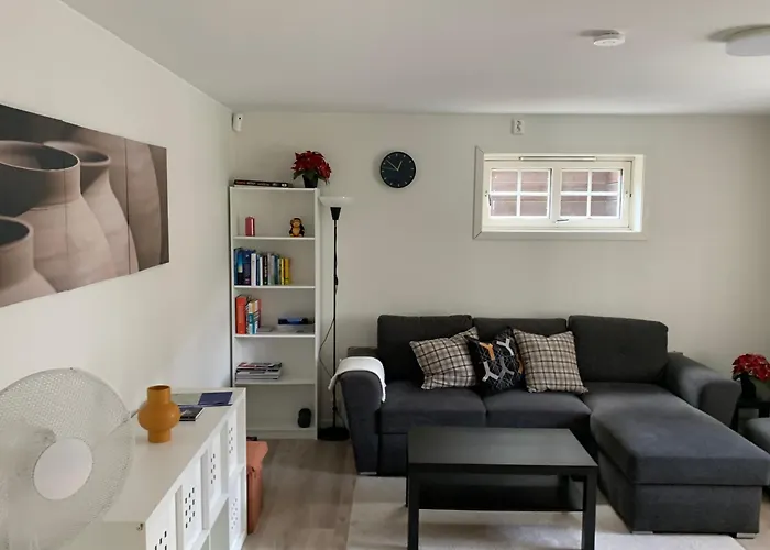 Moderne Og Fullt Utstyrt 3-rom Hageleilighet Sentrum Naer *